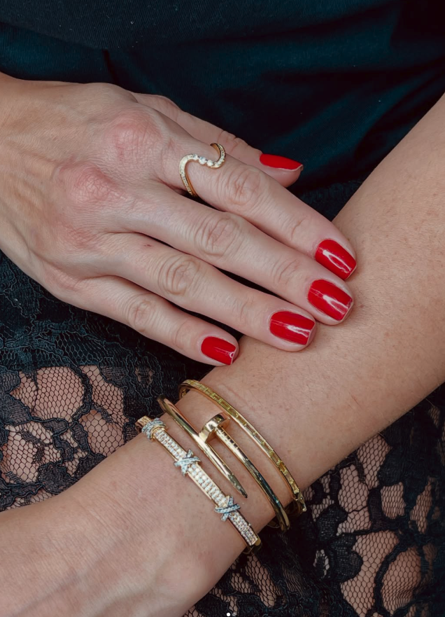 Anéis e pulseiras banhados a ouro 18k - Viviane Mendes Semijoias